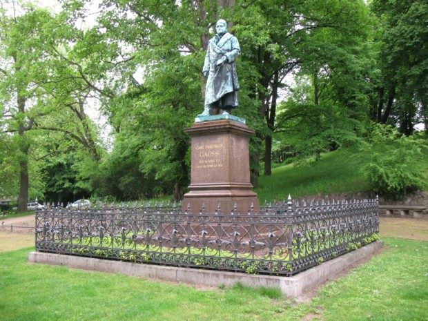 Statue-of-Gauss-in-Braunschweig