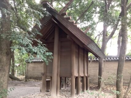 熱田神宮「東・西八百萬神社」と「信長塀」ミステリー